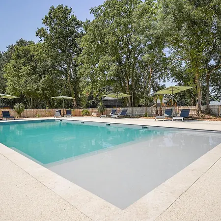 37 - Golf Et Piscine - 4 Personnes Holiday home *