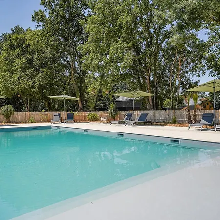 37 - Golf Et Piscine - 4 Personnes *